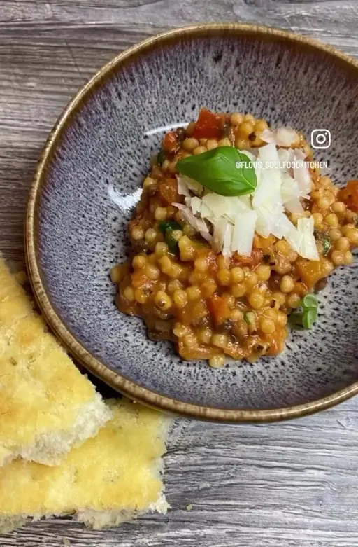 Fregola Sarda Risotto mit Tomate und Peccorino