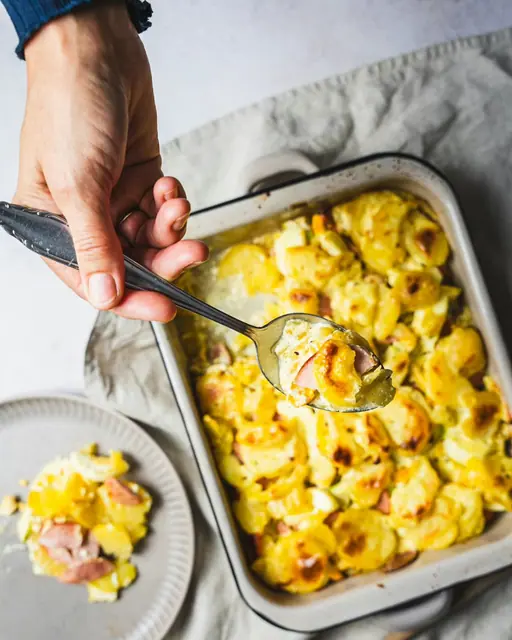 Kartoffelauflauf mit Knacker und Eier